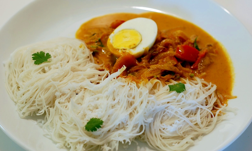 Idiyappam with Egg Curry