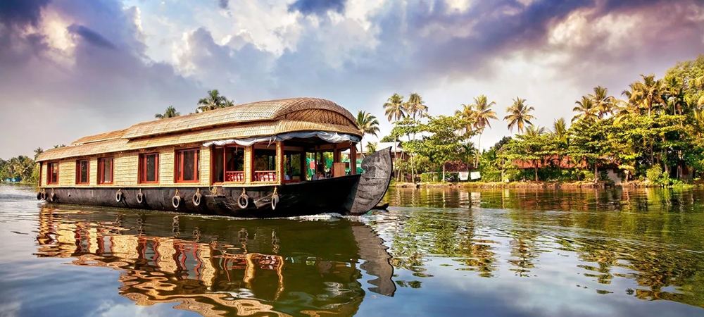 places to visit in kerala august