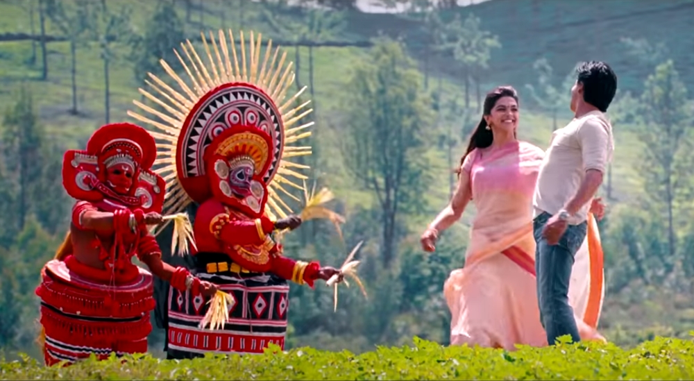 Shahrukh and Deepika romancing in a song shot in Kerala
