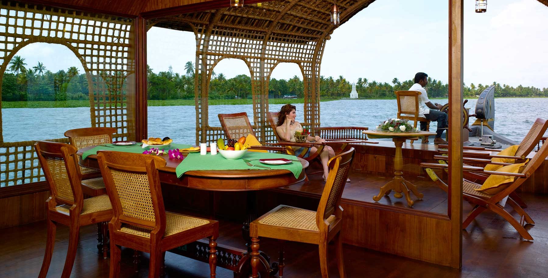 Luxury Houseboat_Kumarakom Lake Resort