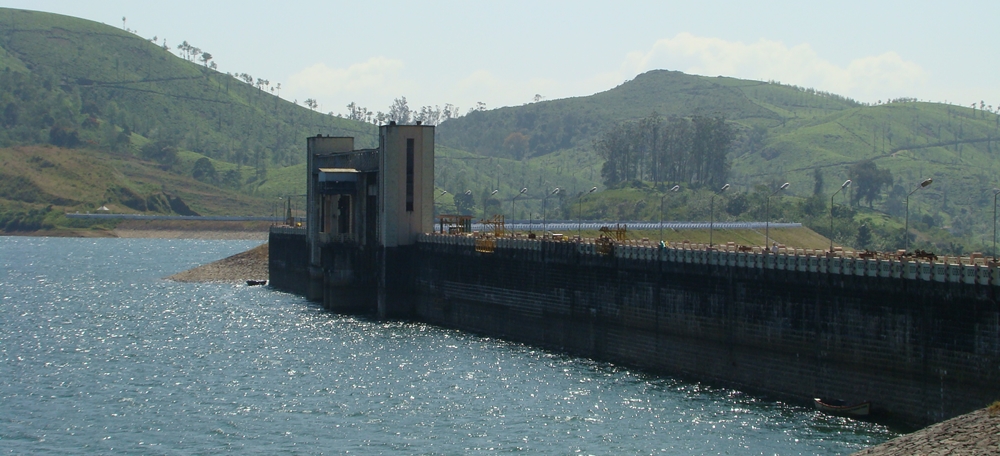 The serene lake near the Sholyar Dam