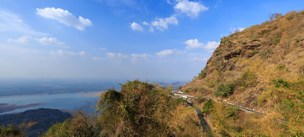 The winding roads and hills near Aliyar Dam