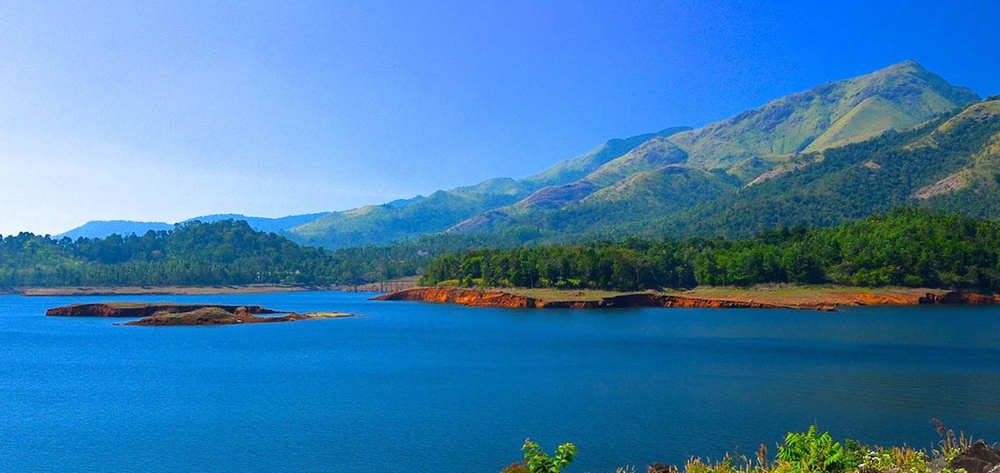 The pristine lake at the Banasure Sagar Dam