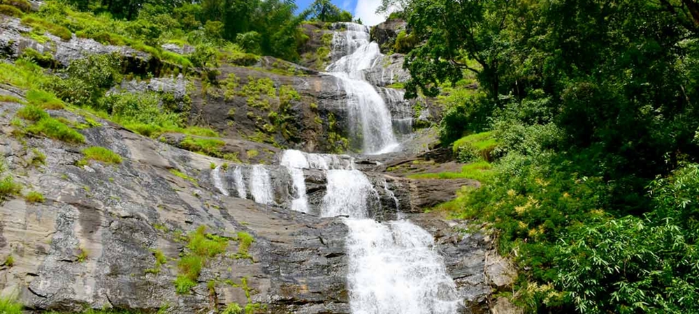 The gushing Cheeyapara Waterfalls