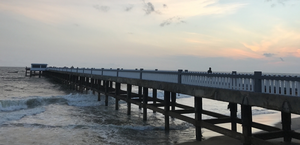 The beach and bridge at Valiyathura Pier 