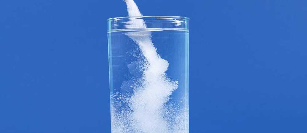 Pouring electrolyte powder in water