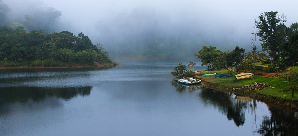 The lake at Gavi