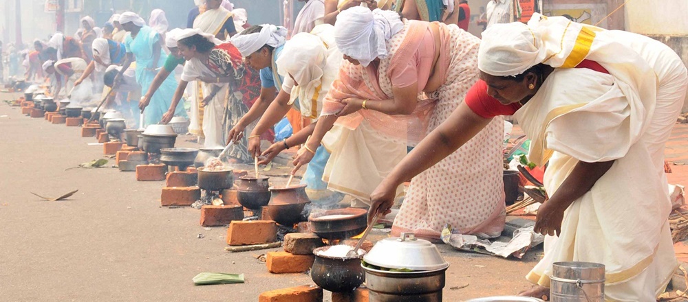 Kerala women preparing pongal